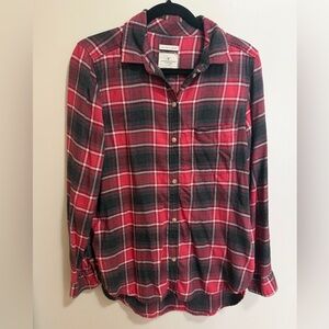 AE Boyfriend Fit Red Tartan Plaid Long Sleeve Flannel Top Size Medium